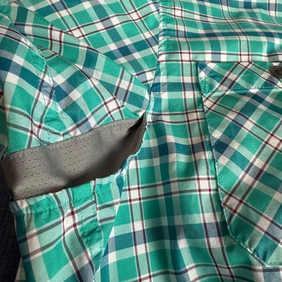 UNDER ARMOUR Men’s Heatgear Button-Down Shirt (Size M) - Picture 11 of 11